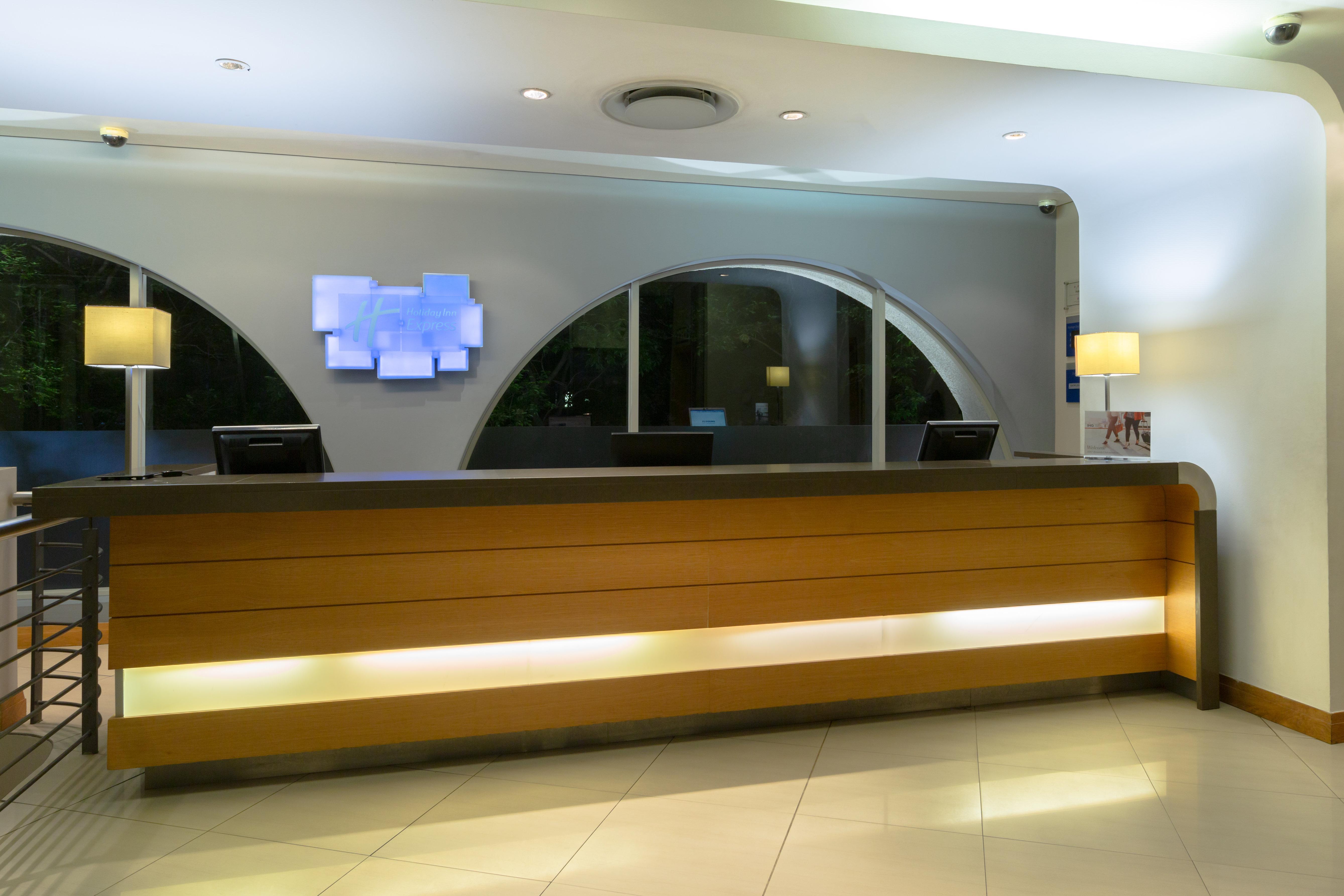 Holiday Inn Express Cape Town City Centre By Ihg Екстериор снимка