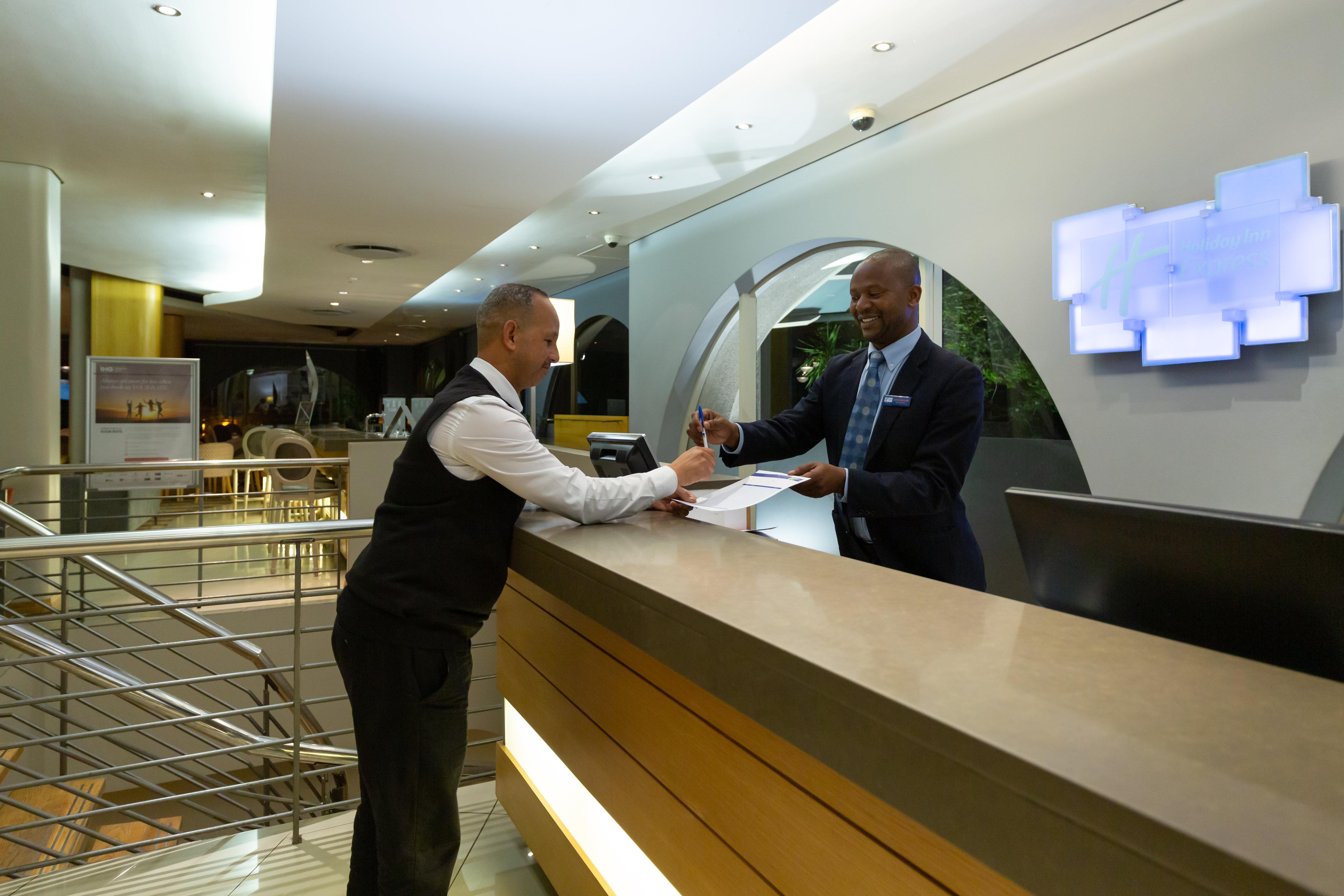 Holiday Inn Express Cape Town City Centre By Ihg Екстериор снимка