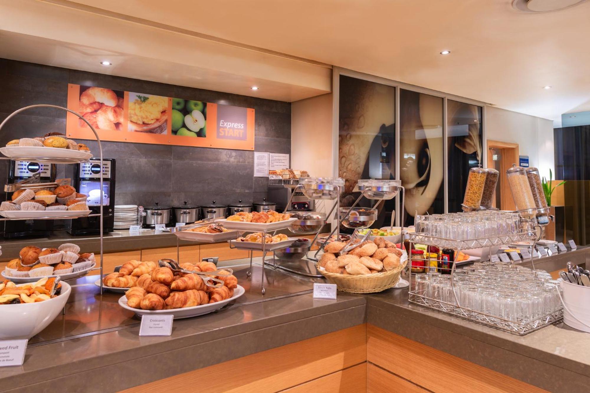 Holiday Inn Express Cape Town City Centre By Ihg Екстериор снимка