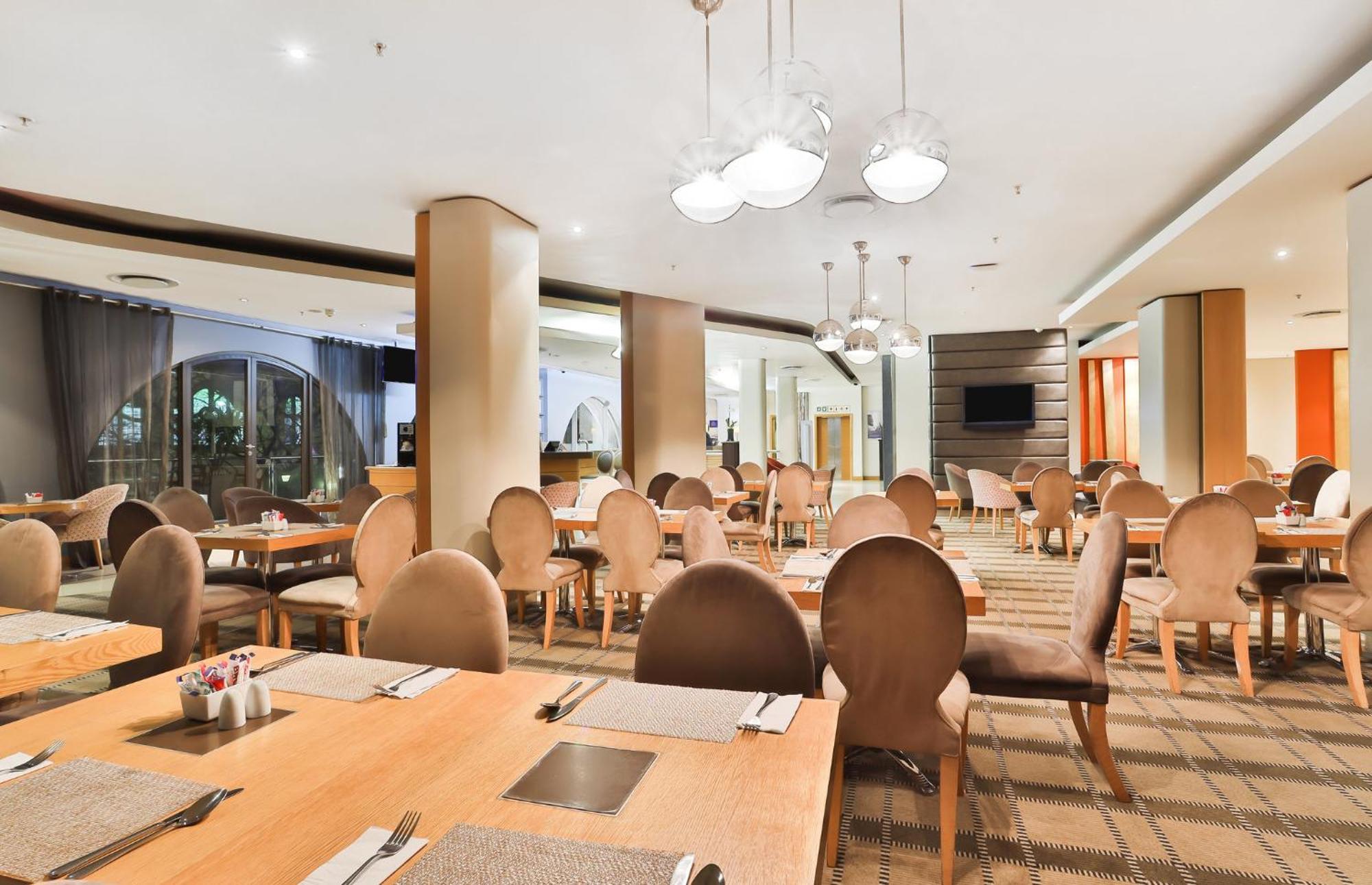 Holiday Inn Express Cape Town City Centre By Ihg Екстериор снимка